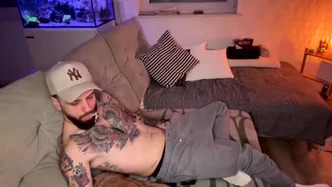 Snapshot of xamrelgneal chatting on April 4, 6:38 pm xamrelgneal online show from April 4, 6:38 pm