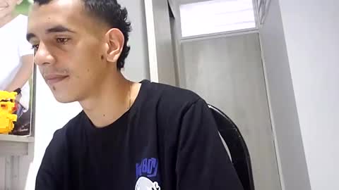 Snapshot of xandressex chatting on February 2, 10:39 pm Andres online show from February 2, 10:39 pm