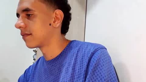 Snapshot of xandressex chatting on February 12, 10:59 pm Andres online show from February 12, 10:59 pm