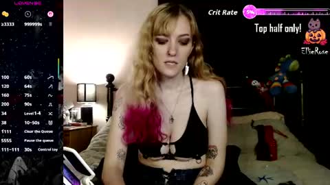 Snapshot of xelliee_rosex chatting on June 19, 3:22 am EllieeRose online show from June 19, 3:22 am