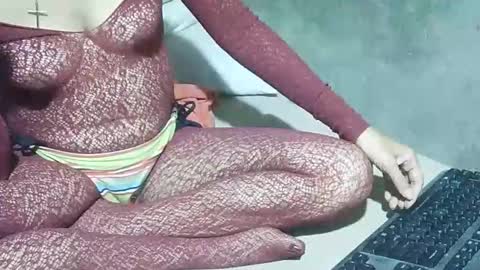 xhotskinny69x online show from October 21, 11:49 pm