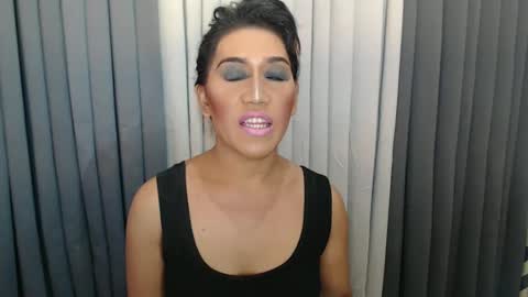 GWEN THOMPSON .......   online show from December 25, 12:27 am