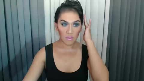 GWEN THOMPSON .......   online show from December 29, 1:02 am