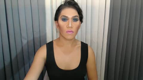 GWEN THOMPSON .......   online show from January 1, 5:11 am