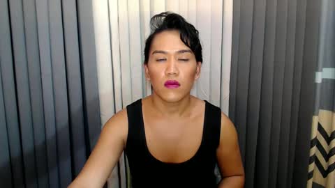 GWEN THOMPSON .......   online show from February 2, 11:08 am