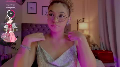 Snapshot of ximena_sotto1 chatting on November 12, 8:19 pm camila online show from November 12, 8:19 pm