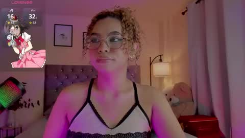 Snapshot of ximena_sotto1 chatting on November 29, 8:56 pm camila online show from November 29, 8:56 pm