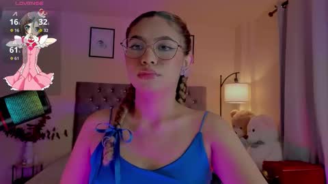 Snapshot of ximena_sotto1 chatting on December 4, 8:39 pm camila online show from December 4, 8:39 pm