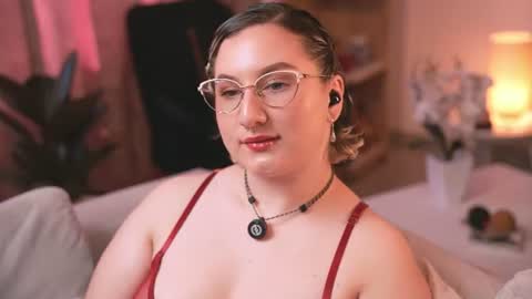 Snapshot of ximenna_cruz_ chatting on June 13, 12:36 pm Xime Independent Artist online show from June 13, 12:36 pm