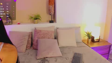  X I O M A R A  online show from March 6, 7:43 pm