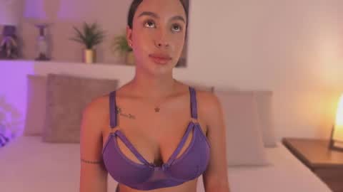Snapshot of xiomara__cortes chatting on July 12, 12:29 pm X I O M A R A online show from July 12, 12:29 pm