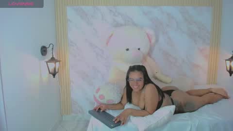 Snapshot of xiomy_fox chatting on May 4, 11:50 am XiomyFox online show from May 4, 11:50 am