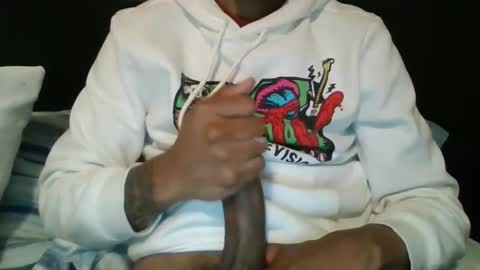 Snapshot of xjonathanxgx chatting on April 5, 2:31 am OmgItsSoFuckingBig online show from April 5, 2:31 am