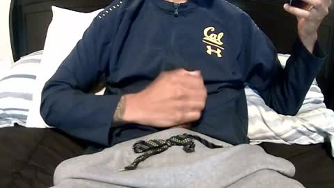 Snapshot of xjonathanxgx chatting on April 7, 5:52 am OmgItsSoFuckingBig online show from April 7, 5:52 am