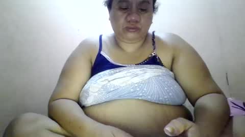 Snapshot of xjuicytits chatting on June 15, 12:35 am xjuicytits online show from June 15, 12:35 am