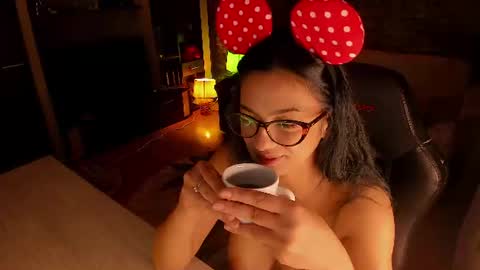 Lara online show from June 26, 9:30 pm