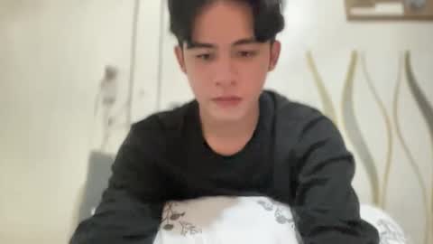 Snapshot of xluminous chatting on April 5, 2:03 pm MIKAEL online show from April 5, 2:03 pm