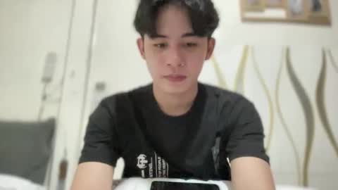Snapshot of xluminous chatting on April 6, 3:35 pm MIKAEL online show from April 6, 3:35 pm