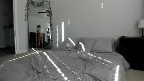 Snapshot of xlunaskye chatting on January 6, 10:26 pm online show from January 6, 10:26 pm