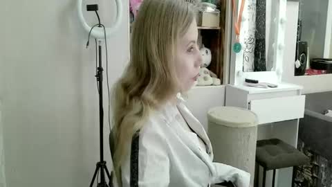 xMilagrosxs online show from April 28, 9:25 am