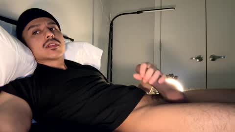 Snapshot of xmomentumx chatting on December 1, 5:13 pm xmomentumx online show from December 1, 5:13 pm