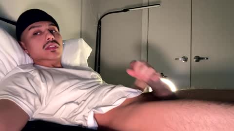 Snapshot of xmomentumx chatting on December 6, 5:11 pm xmomentumx online show from December 6, 5:11 pm