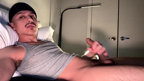 Snapshot of xmomentumx chatting on December 8, 4:57 am xmomentumx online show from December 8, 4:57 am