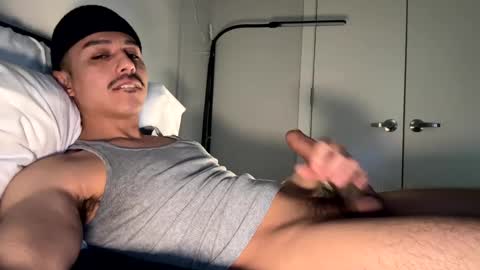 Snapshot of xmomentumx chatting on December 21, 2:47 pm xmomentumx online show from December 21, 2:47 pm