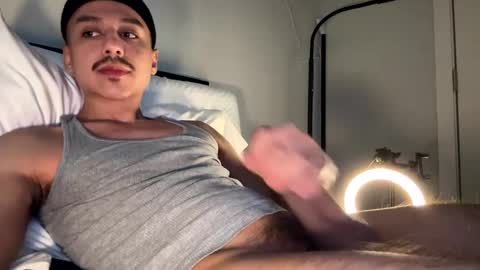 Snapshot of xmomentumx chatting on March 10, 3:09 pm xmomentumx online show from March 10, 3:09 pm