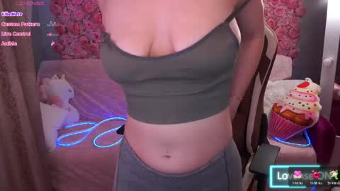 Snapshot of xo_monica chatting on May 29, 6:11 am Monica online show from May 29, 6:11 am