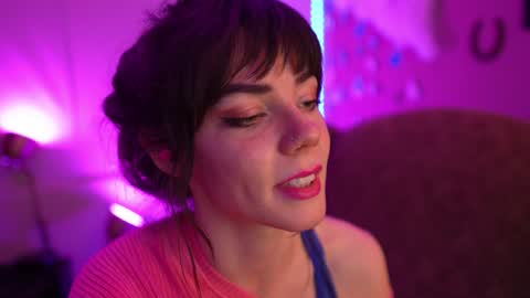 Snapshot of xobondaixo chatting on December 17, 12:00 pm Bella Bondai online show from December 17, 12:00 pm