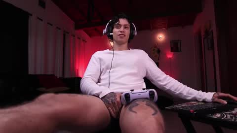 Snapshot of xomega_02 chatting on October 24, 12:08 am online show from October 24, 12:08 am