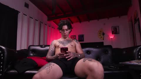 Snapshot of xomega_02 chatting on October 25, 11:32 pm online show from October 25, 11:32 pm