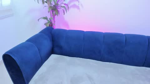 Snapshot of xoxo_angel chatting on December 2, 2:01 pm xoxo_angel online show from December 2, 2:01 pm