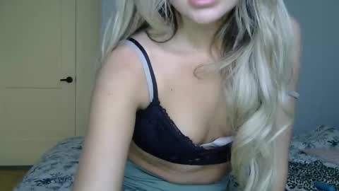 Lacey Loo online show from May 10, 9:31 pm