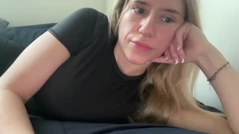 Snapshot of xoxoxjenn chatting on January 12, 10:01 pm jenn online show from January 12, 10:01 pm