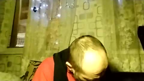 Snapshot of xploid1982 chatting on December 5, 4:21 am xploid1982 online show from December 5, 4:21 am