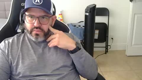 Snapshot of xray198325 chatting on August 3, 4:11 pm xray198325 online show from August 3, 4:11 pm