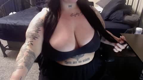 Snapshot of xrileyschembri chatting on December 5, 5:37 am xorileyschembri online show from December 5, 5:37 am