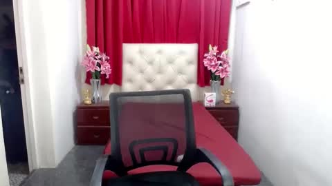 Snapshot of xsexyninedollx chatting on February 9, 8:54 am Cleo de nile online show from February 9, 8:54 am