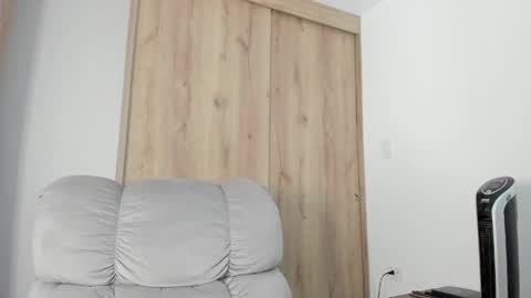 Snapshot of xspecialroomx chatting on May 7, 12:21 pm Hellen Sofia instagram hellen5546 online show from May 7, 12:21 pm