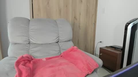 Snapshot of xspecialroomx chatting on May 8, 7:52 pm Hellen Sofia instagram hellen5546 online show from May 8, 7:52 pm