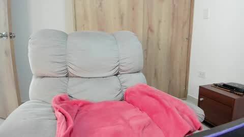 Snapshot of xspecialroomx chatting on May 27, 8:06 pm Hellen Sofia instagram hellen5546 online show from May 27, 8:06 pm