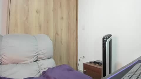 Snapshot of xspecialroomx chatting on June 12, 1:32 pm Hellen Sofia instagram hellen5546 online show from June 12, 1:32 pm