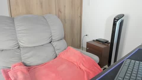 Snapshot of xspecialroomx chatting on July 10, 1:47 pm Hellen Sofia instagram hellen5546 online show from July 10, 1:47 pm