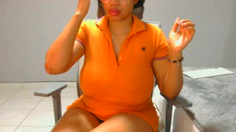 spykeXtee online show from June 12, 6:29 pm