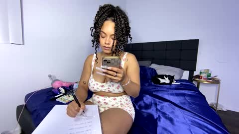 Snapshot of xstargazingx chatting on February 8, 2:47 am xStarGazingx online show from February 8, 2:47 am