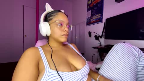 Snapshot of xstargazingx chatting on November 6, 5:52 am xStarGazingx online show from November 6, 5:52 am