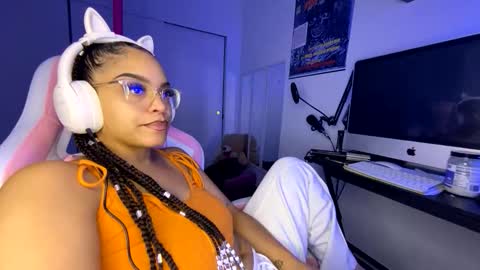 Snapshot of xstargazingx chatting on December 5, 2:31 am xStarGazingx online show from December 5, 2:31 am