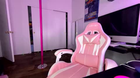 xStarGazingx online show from January 8, 4:15 am